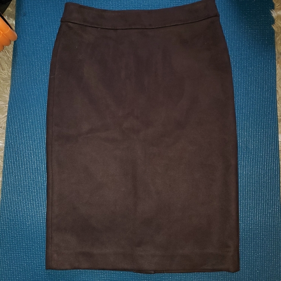 Ann Taylor Factory Dresses & Skirts - EUC Ann Taylor Factory Dark Brown Faux Suede Pencil Skirt Sz 0